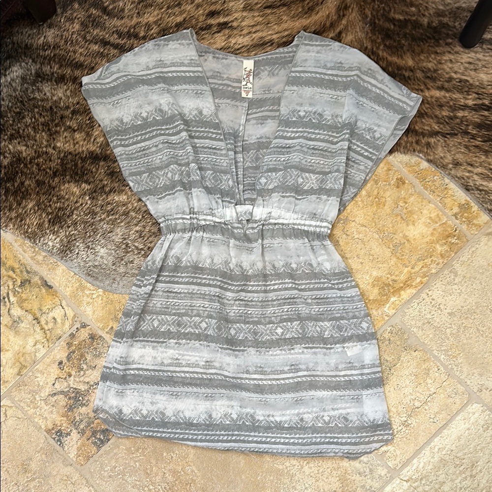 Miken Gray Patterned cover up size medium! Nwt